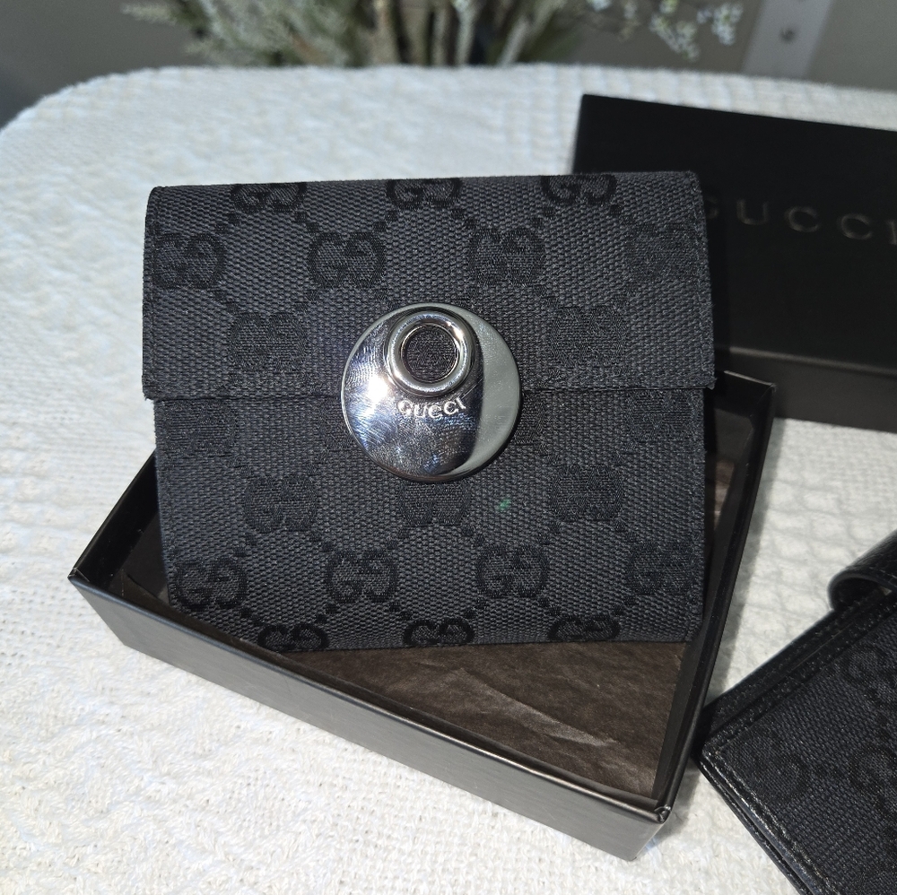 Like New! Gucci Bundle - GG Black Cloth Wallet and Agenda - Picture 3 of 16